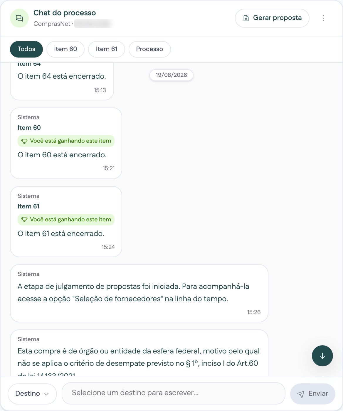 Chat do pregoeiro no Strela com o selo “Você está ganhando este item” em duas mensagens